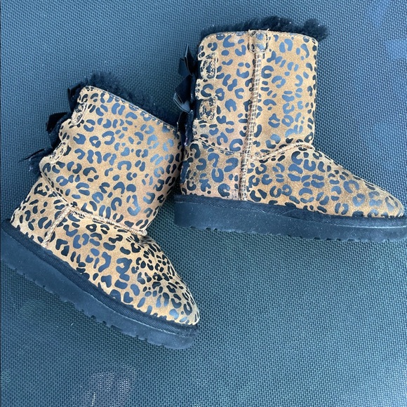 Little girls leopard print Ugg boots - Picture 3 of 8